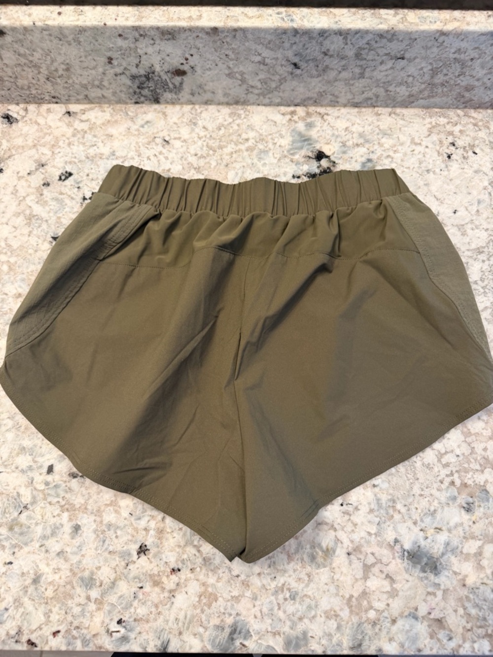 ALO Yoga Playmaker Dolphin Short - Picture 4 of 6